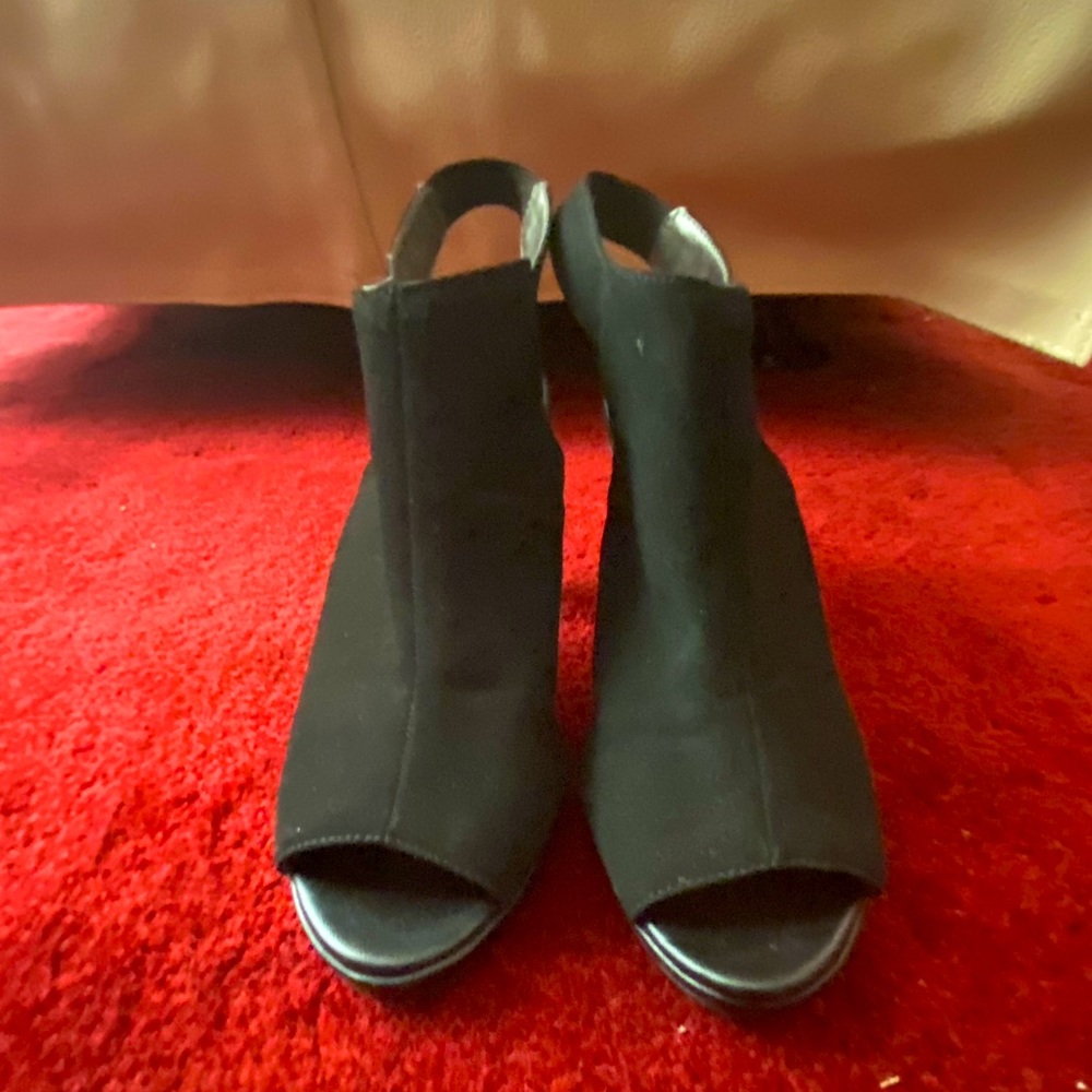 Black heel shoes